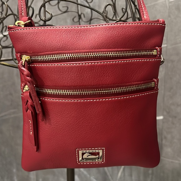 Dooney & Bourke Pebble Grain Triple Gold Zipper Crossbody Red Leather Purse EUC - Picture 2 of 14